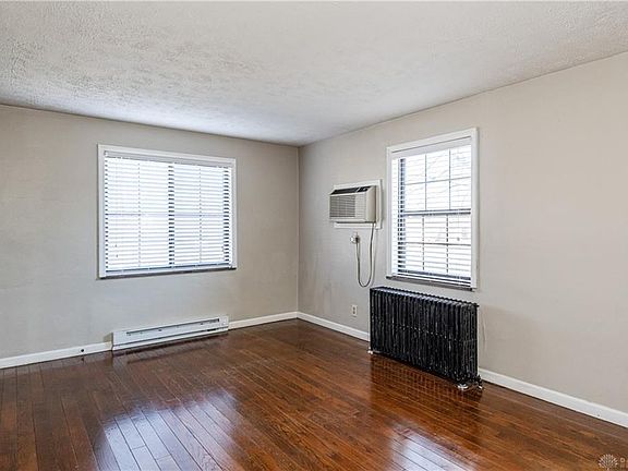 4th image of 556 Corona Ave