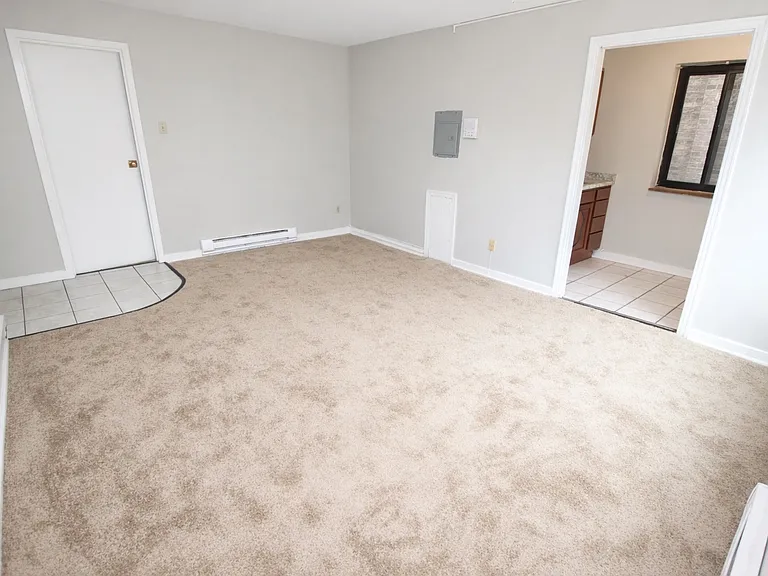 348 S Highland Ave — Photo 2