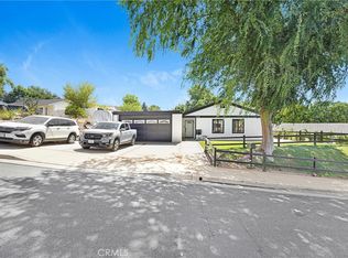 28038 Lakehurst Ave, Santa Clarita, CA 91351