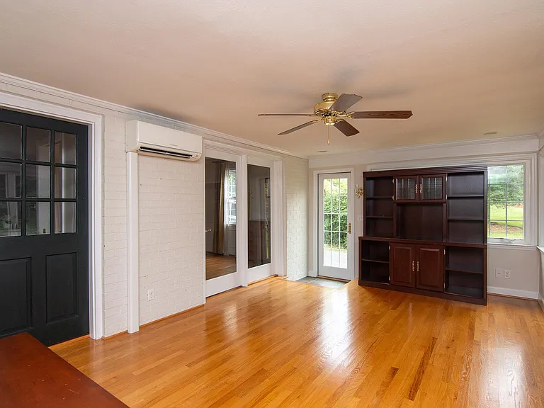 1313 Grove Rd — Photo 28