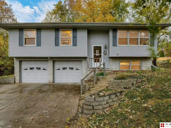 9005 Lee Cir, Bellevue, NE 68147