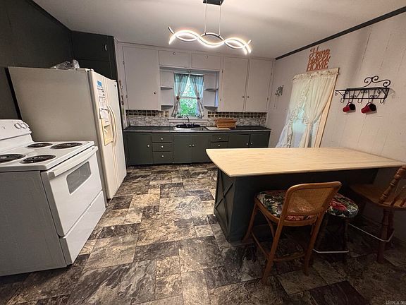 2nd image of 713 N Montgomery St