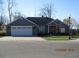 121 Duncastle Ct, Angola, IN 46703