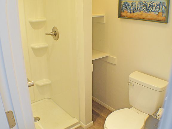 BATHROOM/ WALK-IN SHOWER