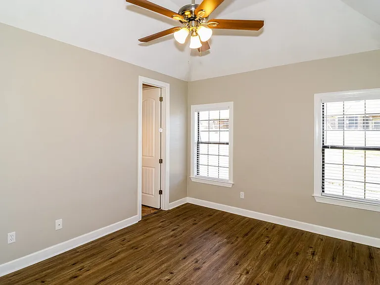 1386 Sawmill Creek Ln — Photo 10