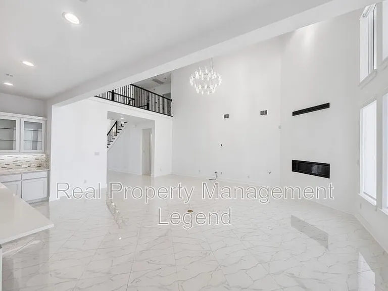 809 Jamestown Ln — Photo 31