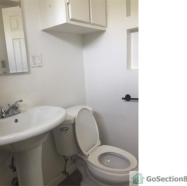 2nd image of 150 E 57th St APT 1