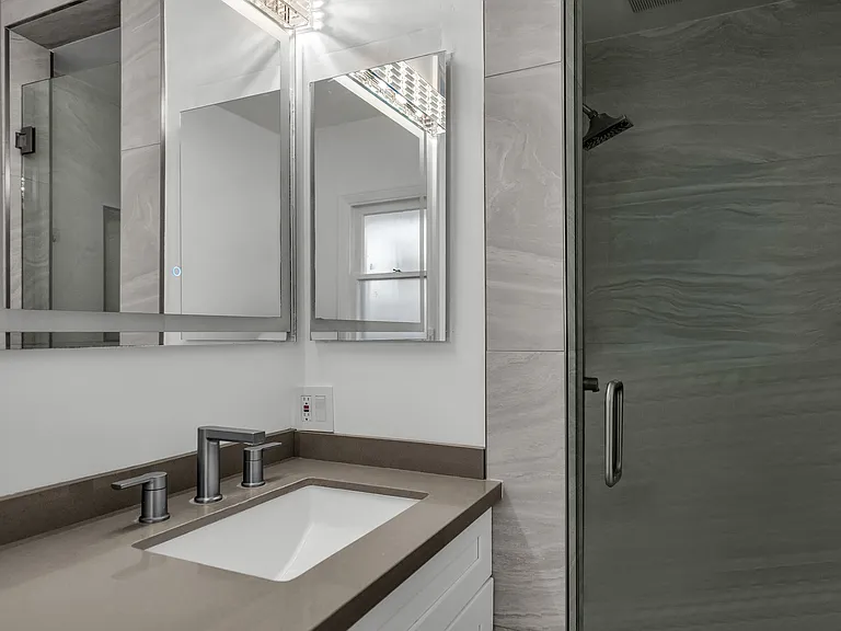 1521 Midvale Ave — Photo 28