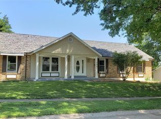 1881 Cedarmill Dr, Chesterfield, MO 63017