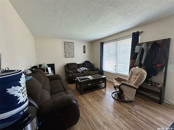 4th image of 10208 Ross Cres