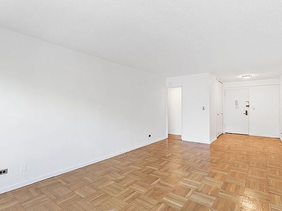 3rd image of 230 E 15th St APT 3R