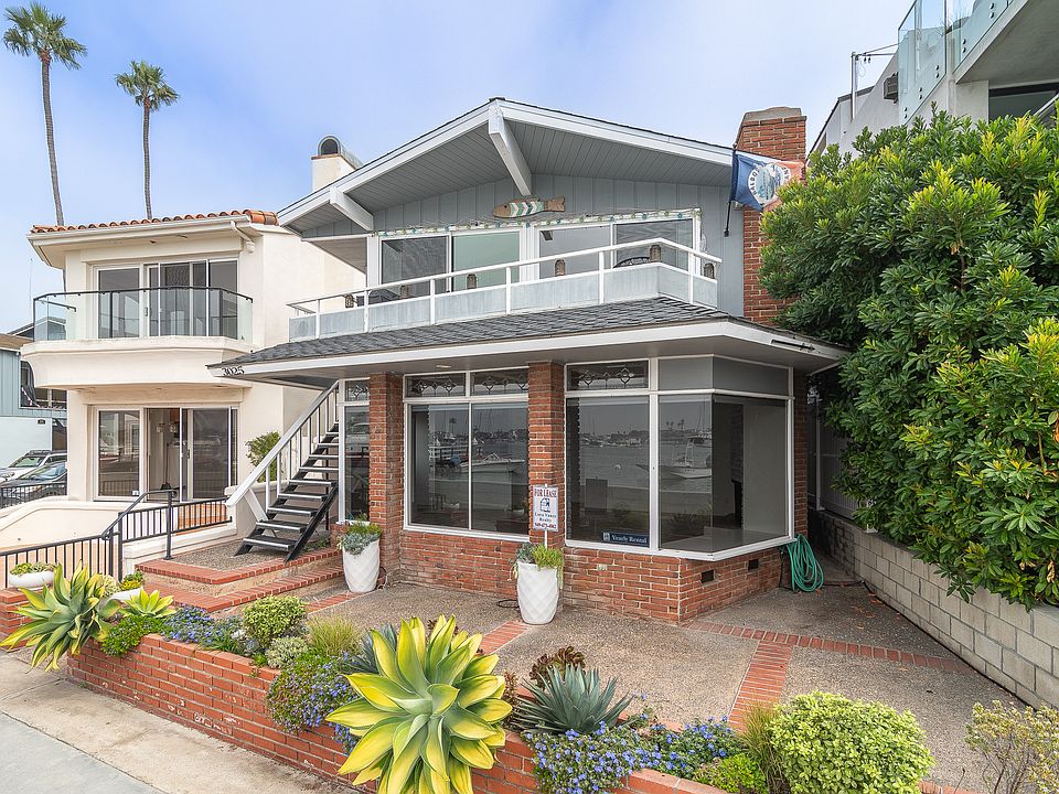 Lower three bedroom unit in a great location on the quiet end of the South Bayfront, Balboa Island.