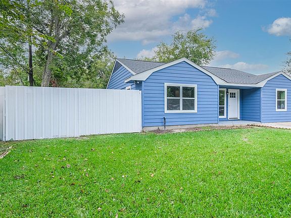 3rd image of 8547 Sonneville Dr