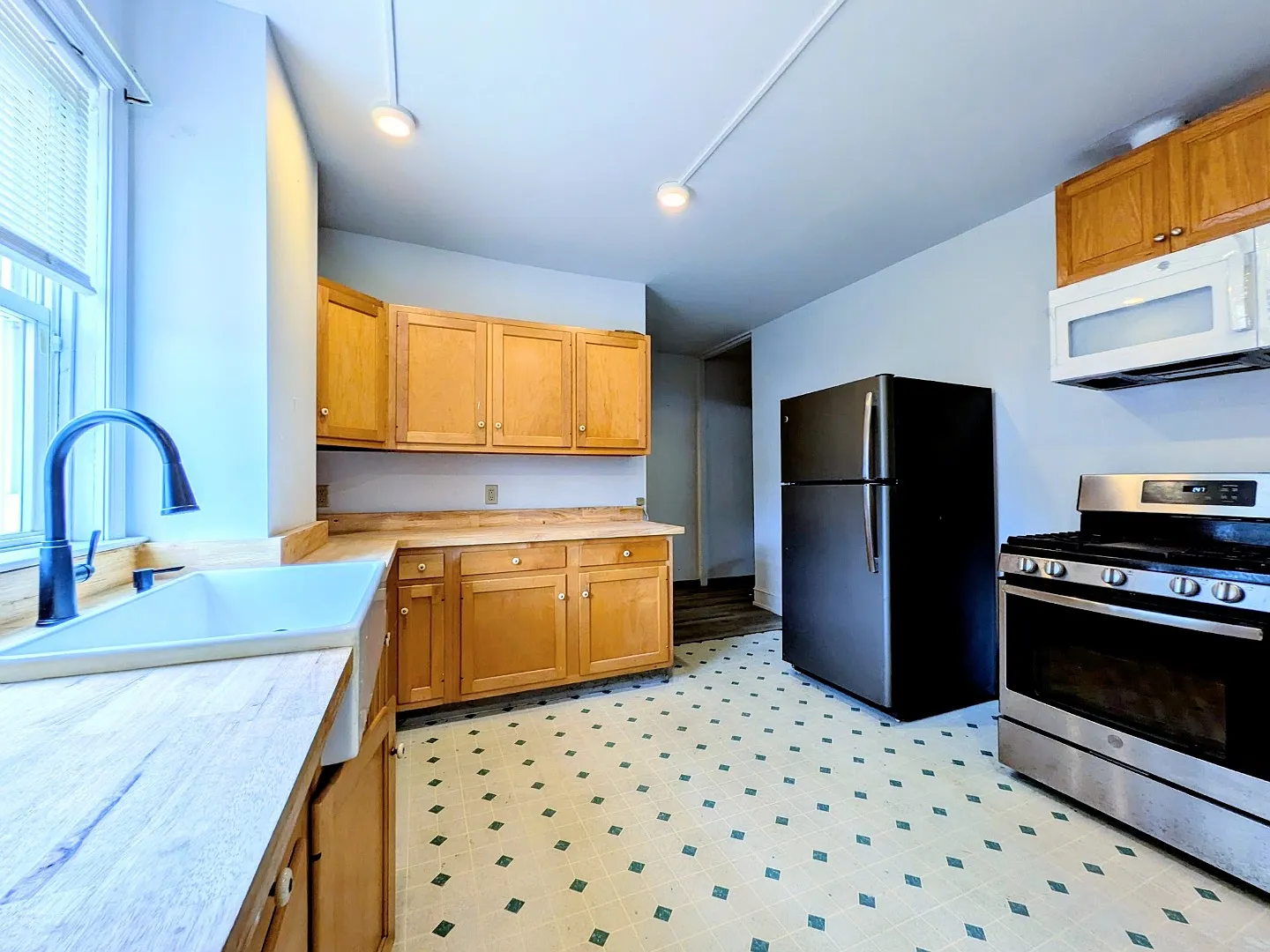 400 Ridge Ave — Photo 2