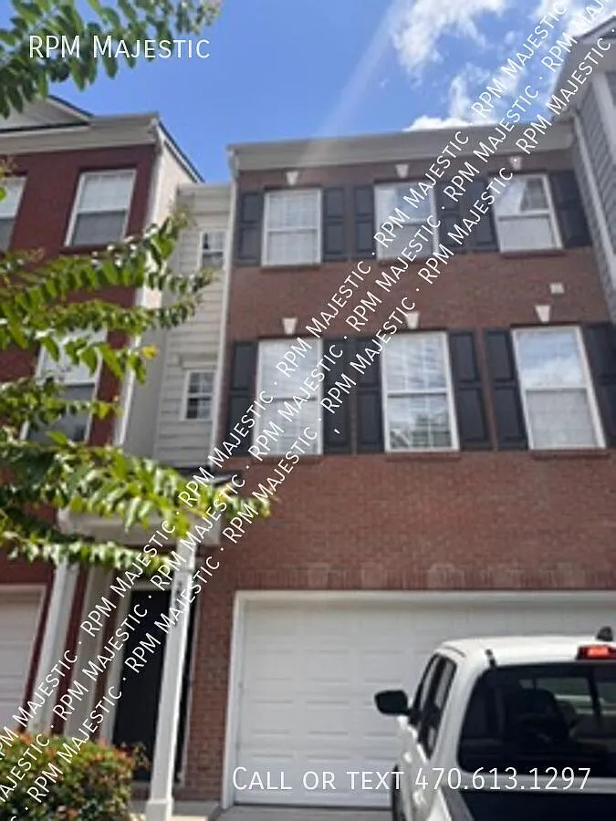 Beautiful 4-Bedroom Townhome in Gated Dunwoody Community — Photo 1