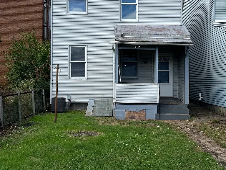 1209 Holmes St — Photo 8