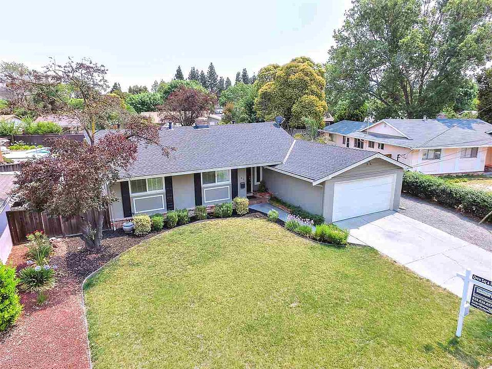 2nd image of 743 Ruth Dr