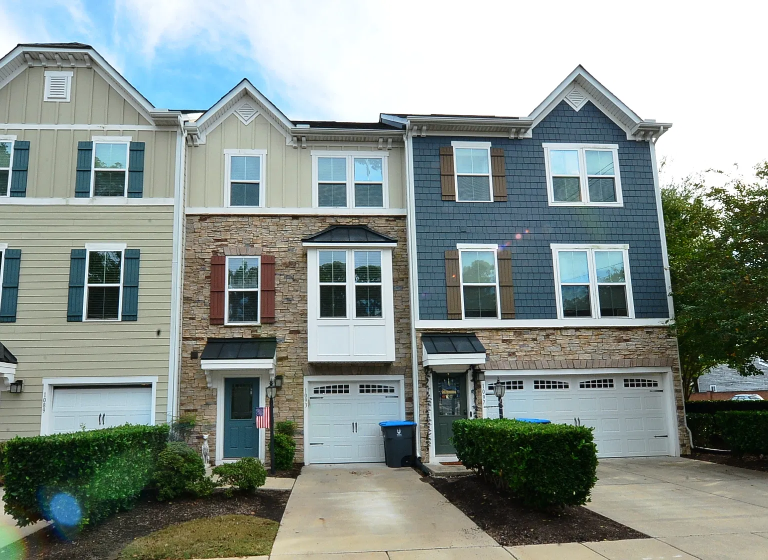 3 bed, 2.5 bath, 1916 sqft, $2,800 — Photo 1