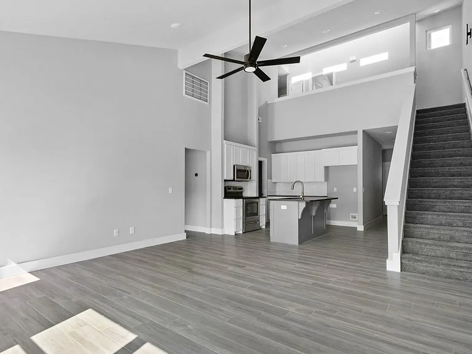 719 Sun Meadow Dr — Photo 4