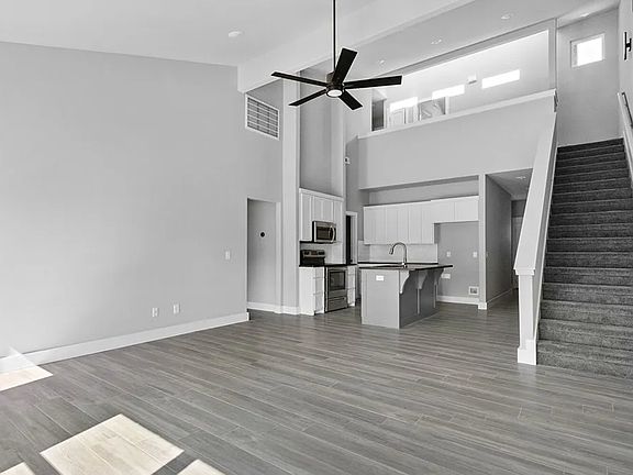 4th image of 719 Sun Meadow Dr