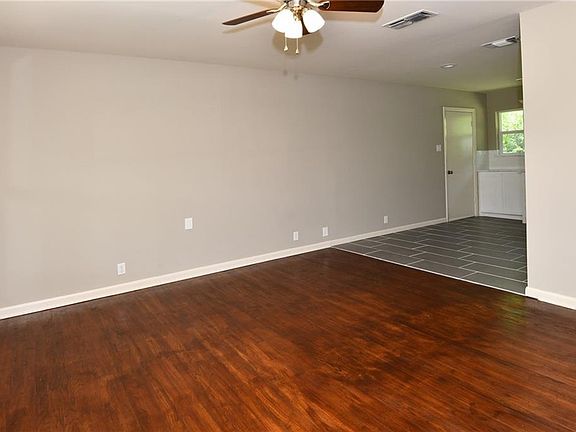 5th image of 801 Manhattan Dr