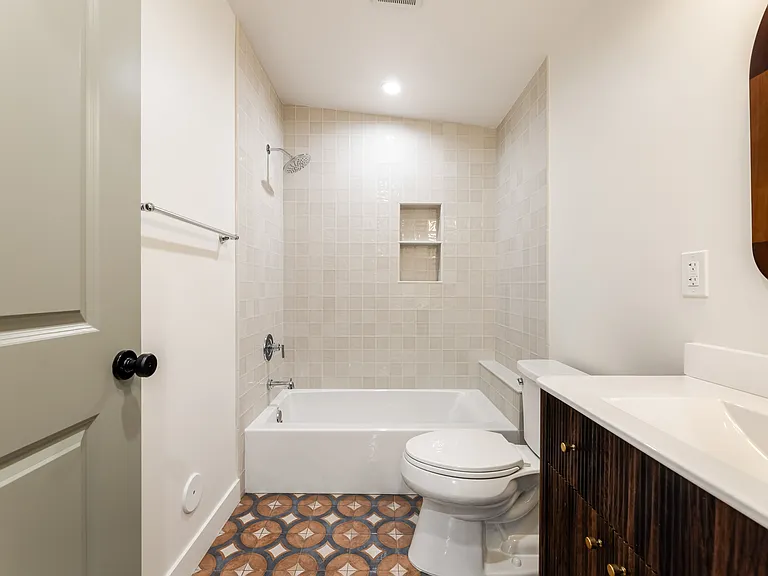 533 E Windsor Rd #A — Photo 11
