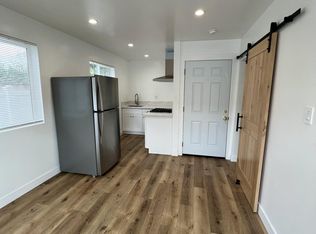 20805 Burbank Blvd, Woodland Hills, CA 91367