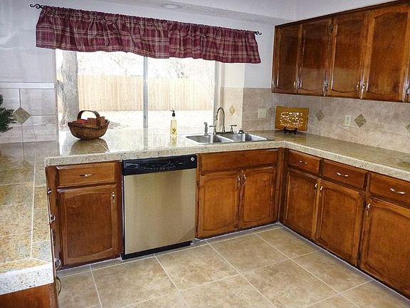 5th image of 3007 Oak Sprawl St