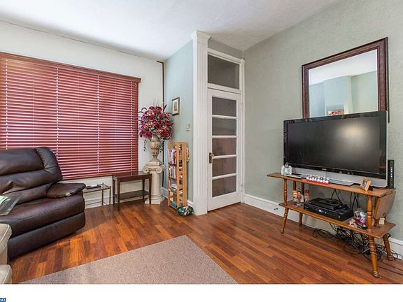 4th image of 2239 S Darien St