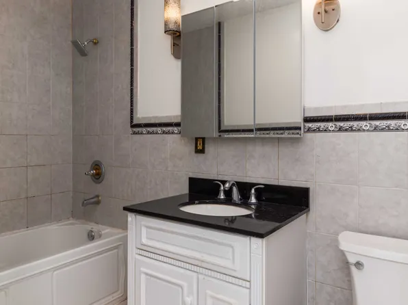 31-24 Steinway Street image 3 of 8