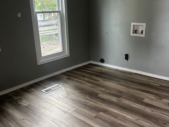 5th image of 159 Jefferson Ave #101