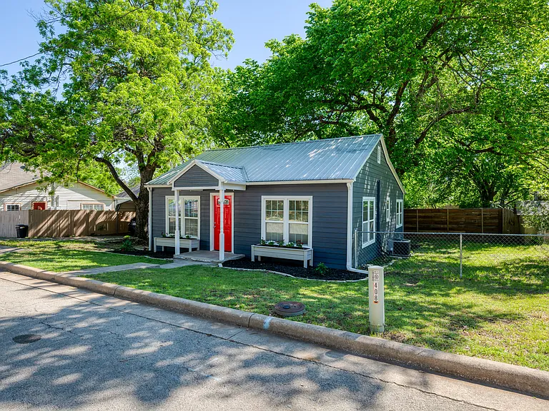 408 Bryan St — Photo 4