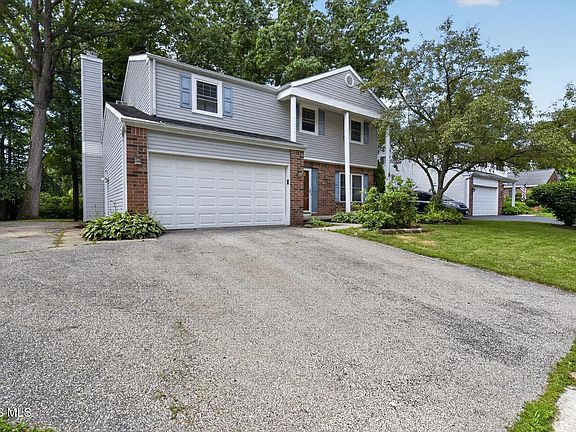 3rd image of 5713 Brooke Ln