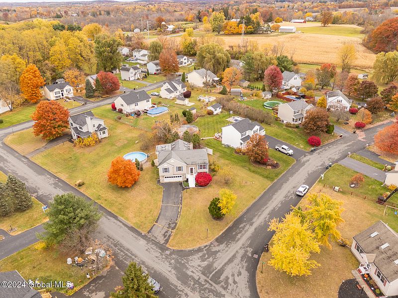 3rd image of 865 Dutch Drive