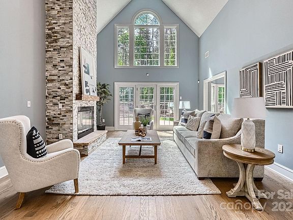 3rd image of 119 Taylor Ct
