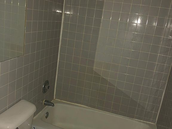 5th image of 5420 N Kenmore Ave APT 210