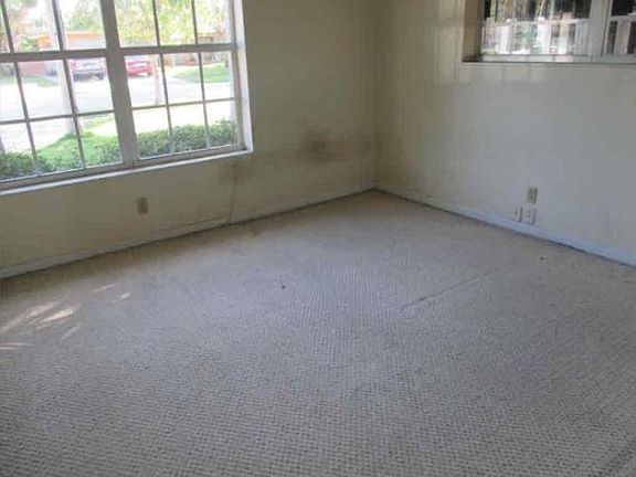 3rd image of 1321 SE 4th Ave