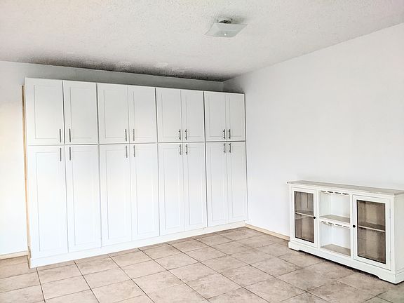 4th image of 133 E Avenue 32 APT 2