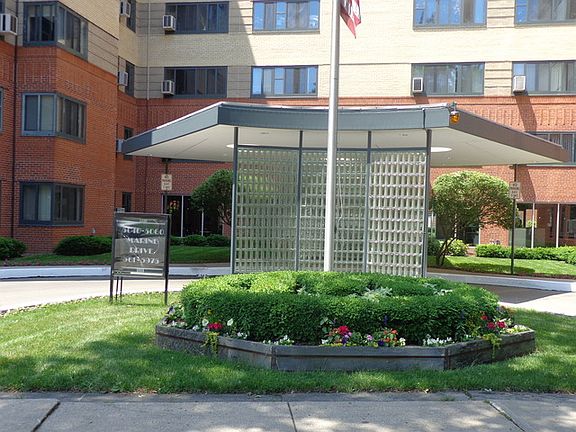 2nd image of 5040 N Marine Dr APT D1