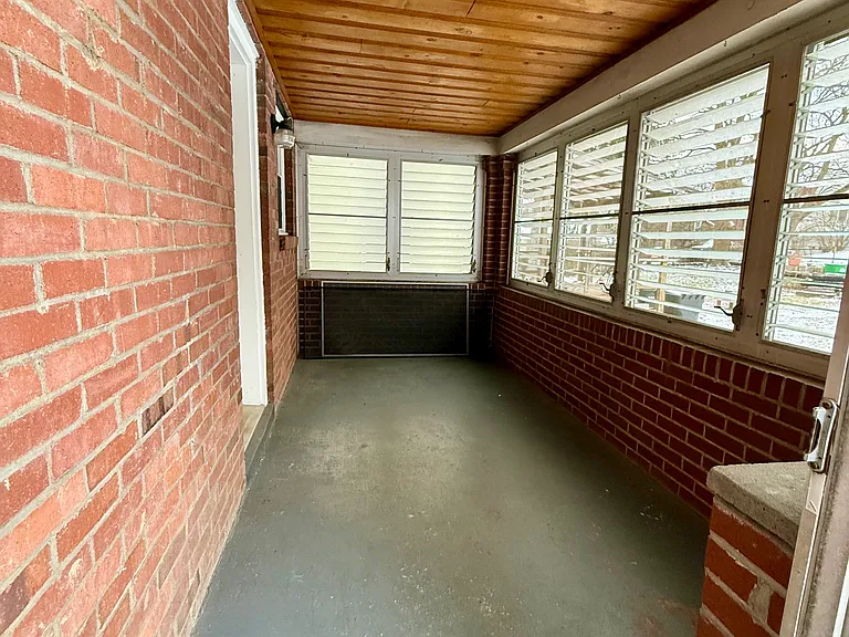 34 Wentworth Ave — Photo 16