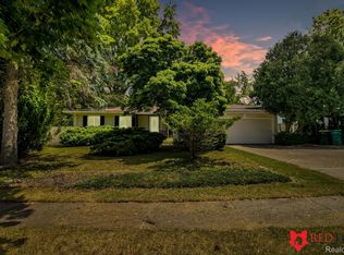 451 Windmill Point Dr, Flushing, MI 48433