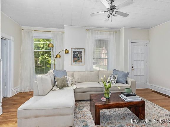 3rd image of 40 Union Ave NE APT 1