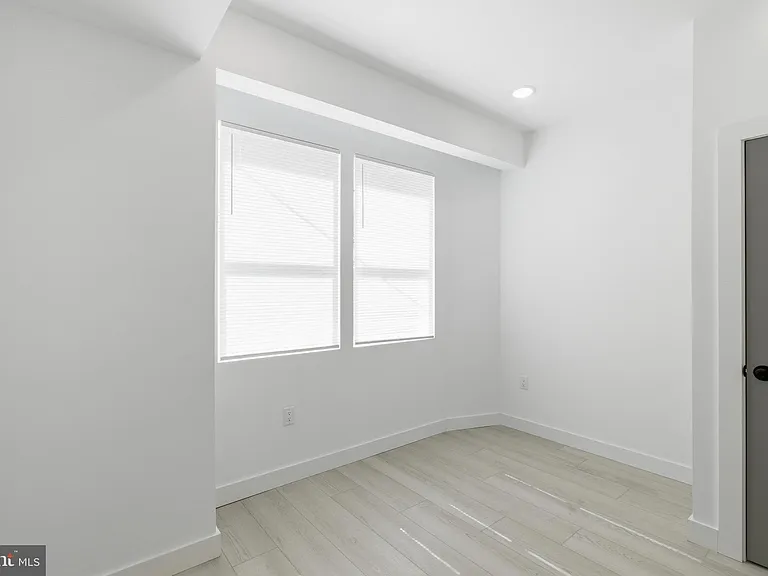 1025 W Orleans St — Photo 16
