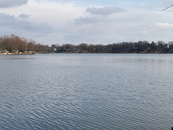 2nd image of 310 Holiday Dr