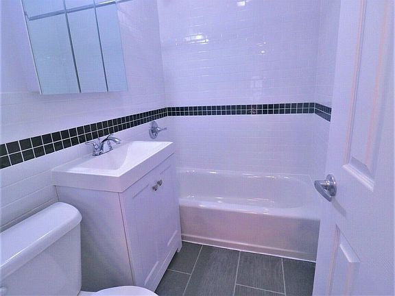 5th image of 783 Lexington Ave #5C