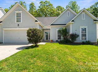 227 Sweetmartha Dr, Mooresville, NC 28115