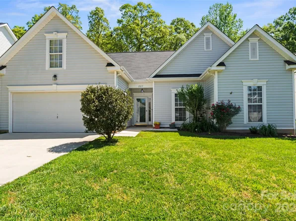 227 Sweetmartha Dr, Mooresville, NC 28115
