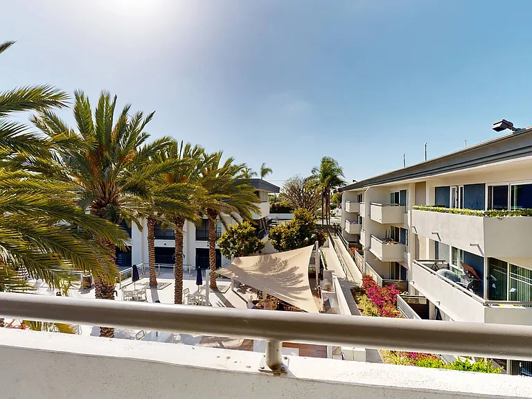 Eight 80 Newport Beach — Photo 190