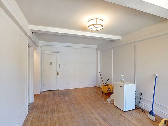 5th image of 50 W 72nd St #1207