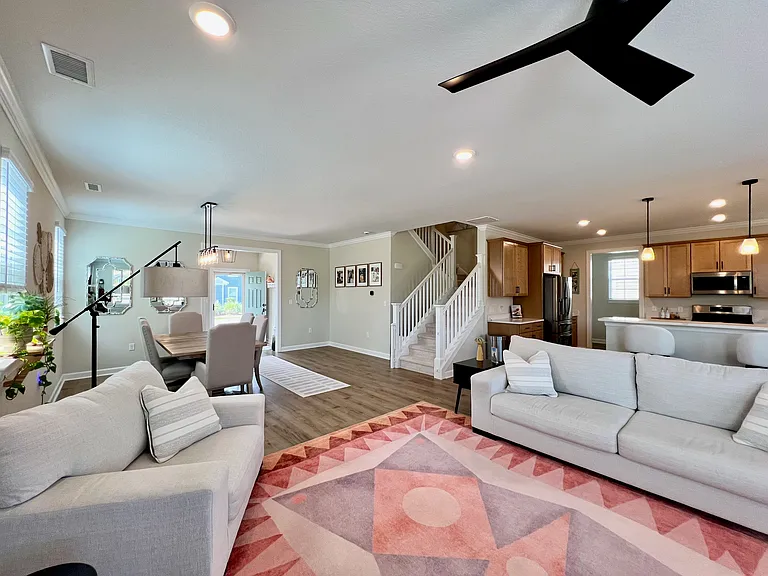 427 Middleton Way — Photo 7